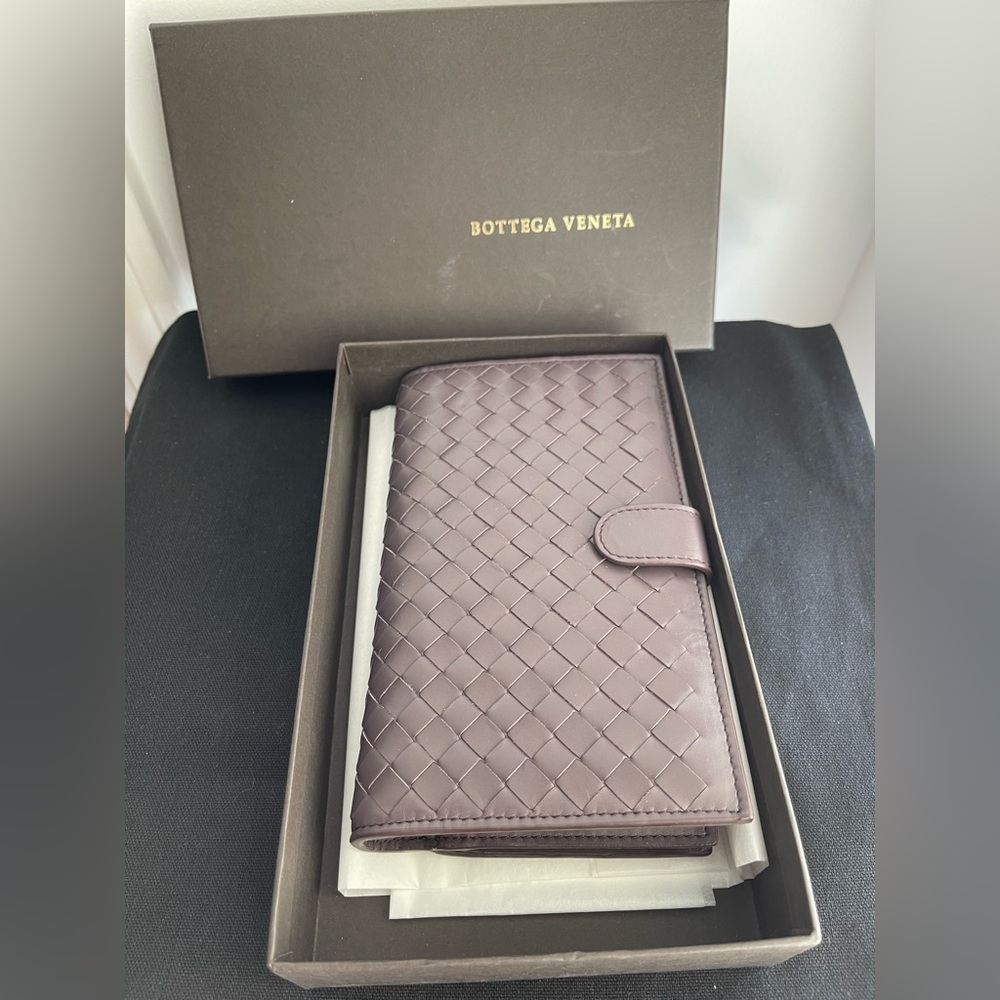 BOTTEGA VENETA Intrecciato leather wallet